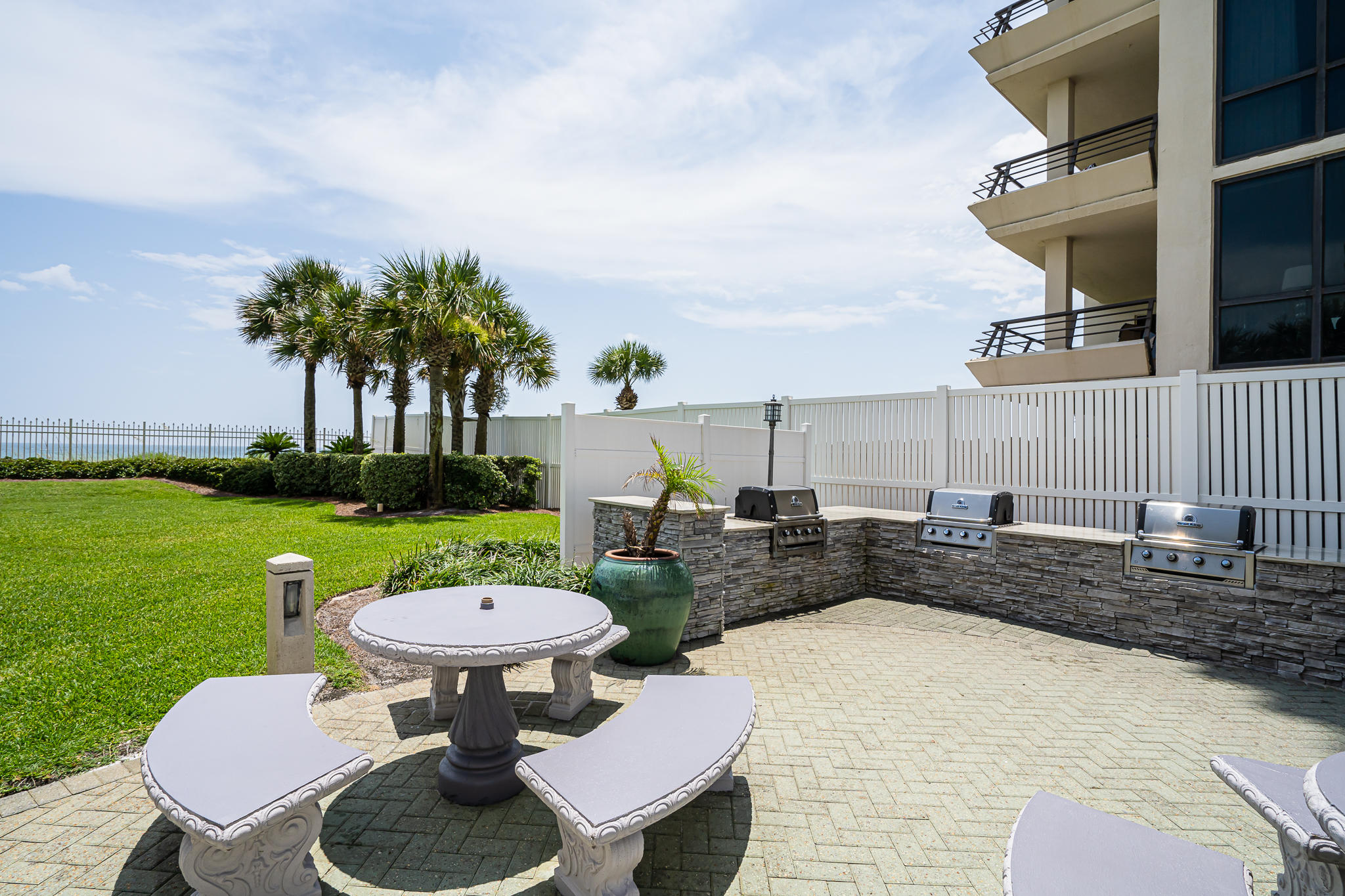 SILVER BEACH TOWERS - Residential