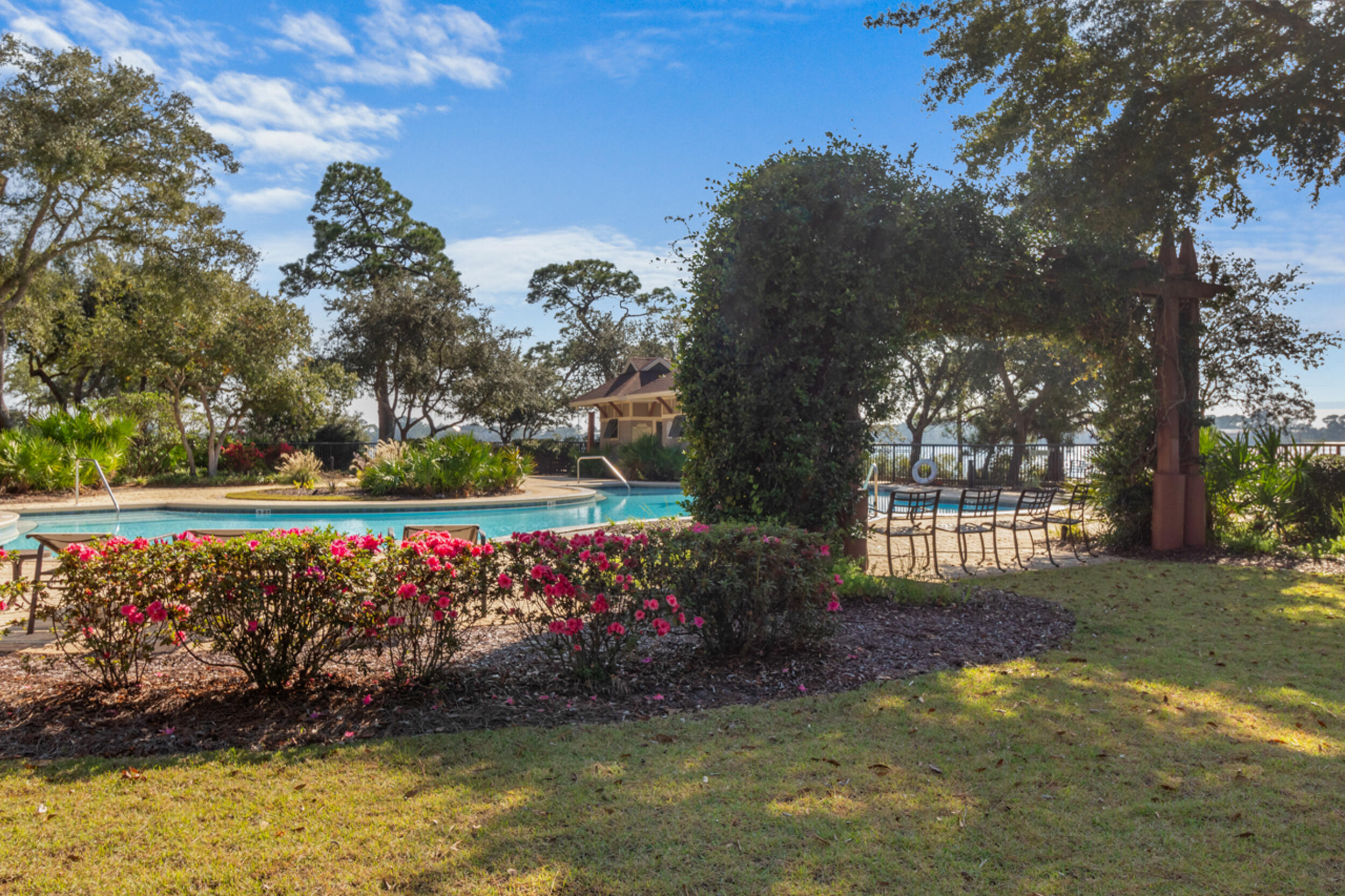 LAKESIDE LODGE AT PROSPECT POINT - Residential