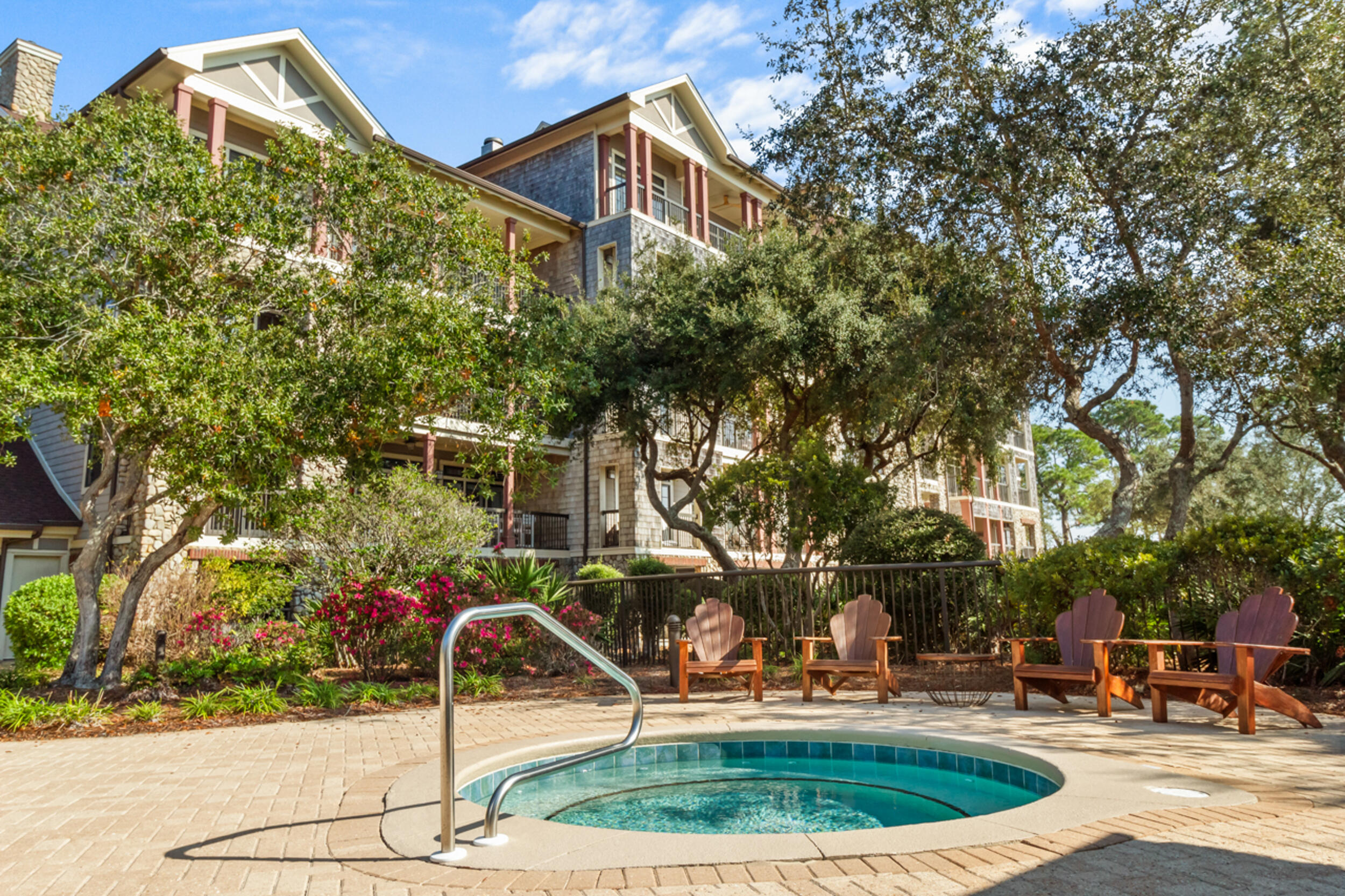 LAKESIDE LODGE AT PROSPECT POINT - Residential