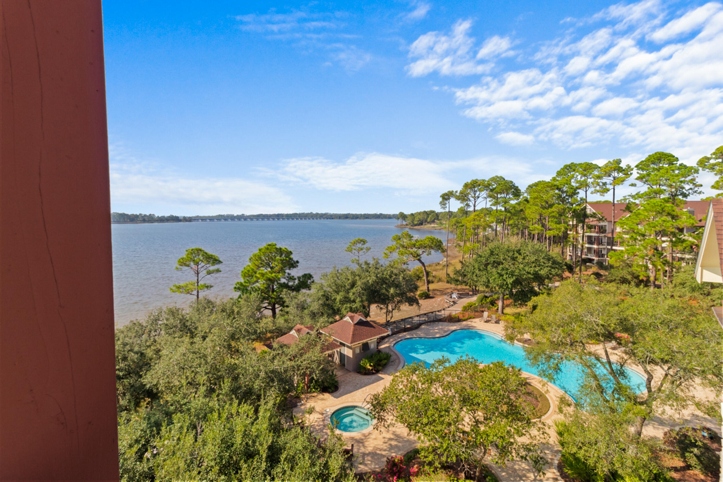 LAKESIDE LODGE AT PROSPECT POINT - Residential