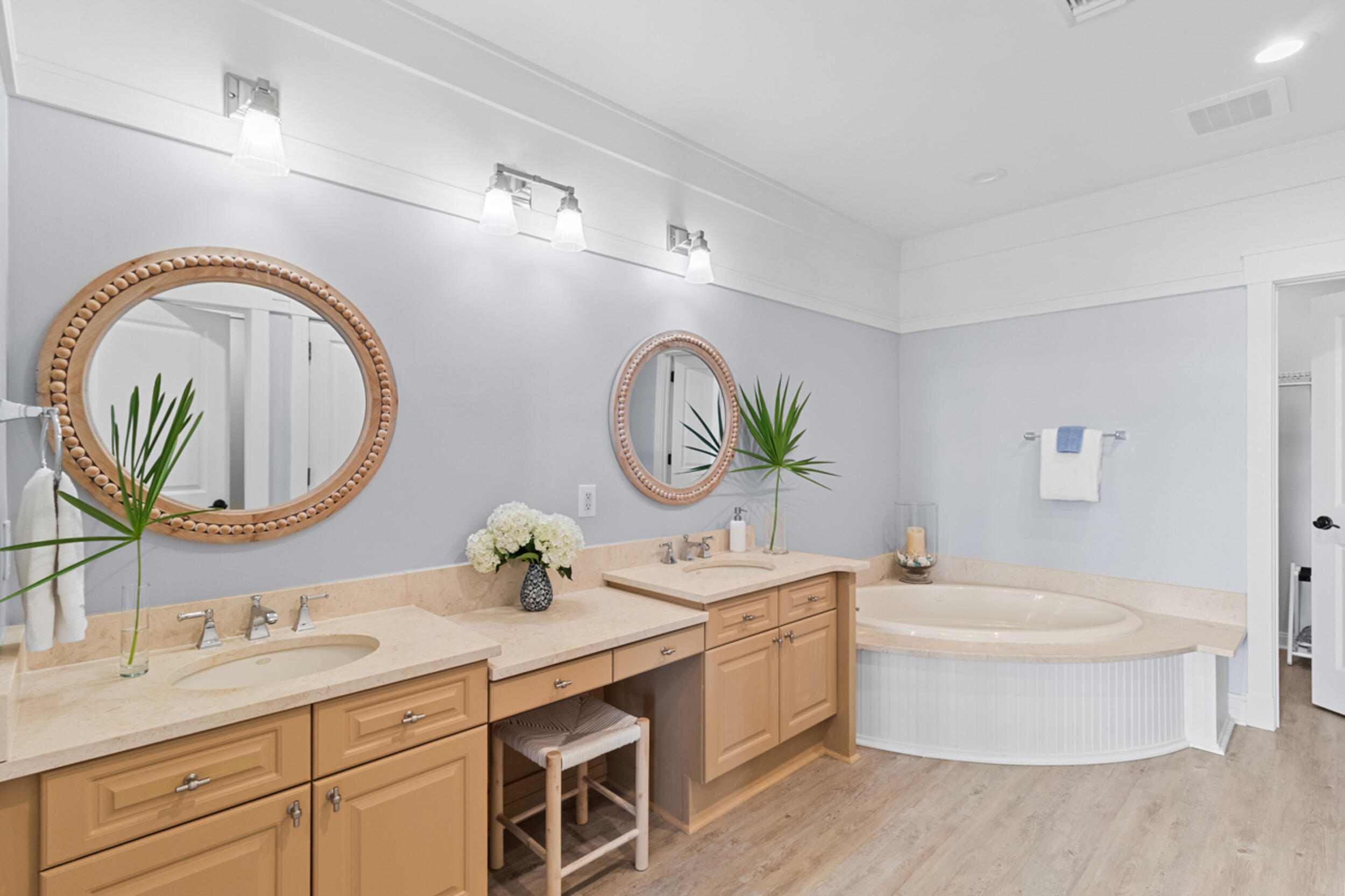 LAKESIDE LODGE AT PROSPECT POINT - Residential