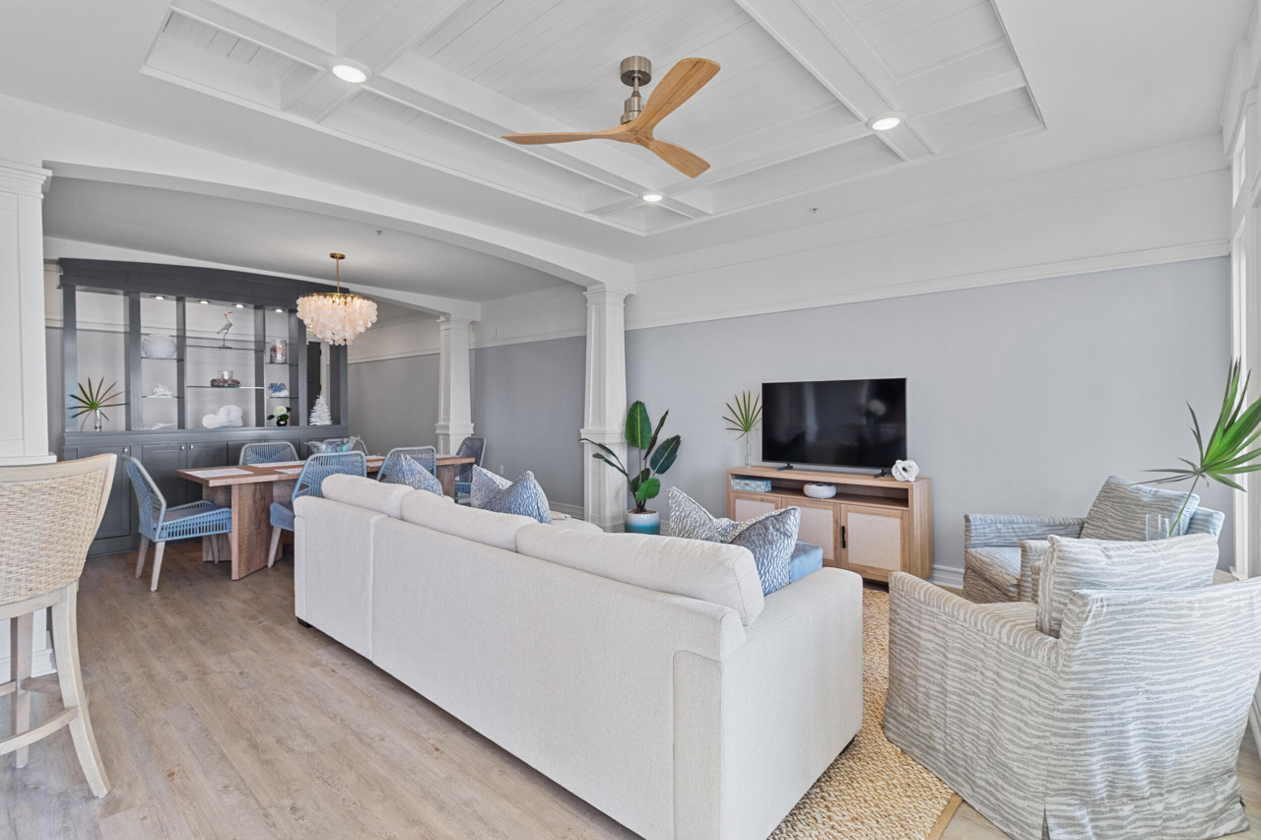 LAKESIDE LODGE AT PROSPECT POINT - Residential