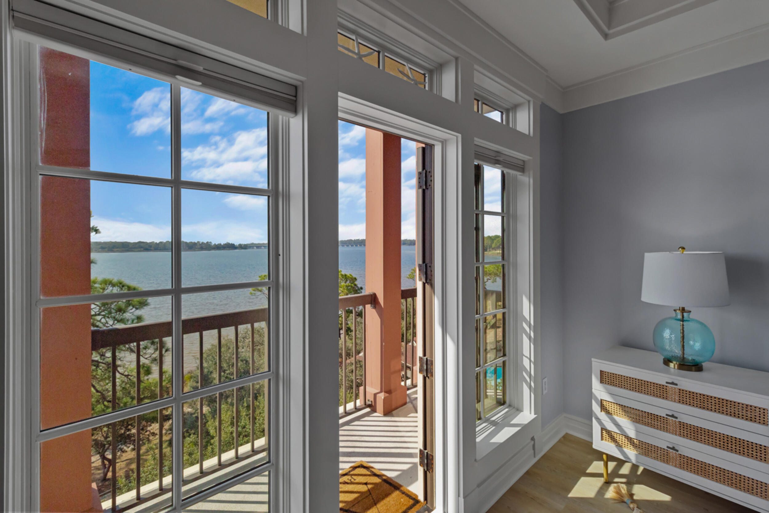 LAKESIDE LODGE AT PROSPECT POINT - Residential