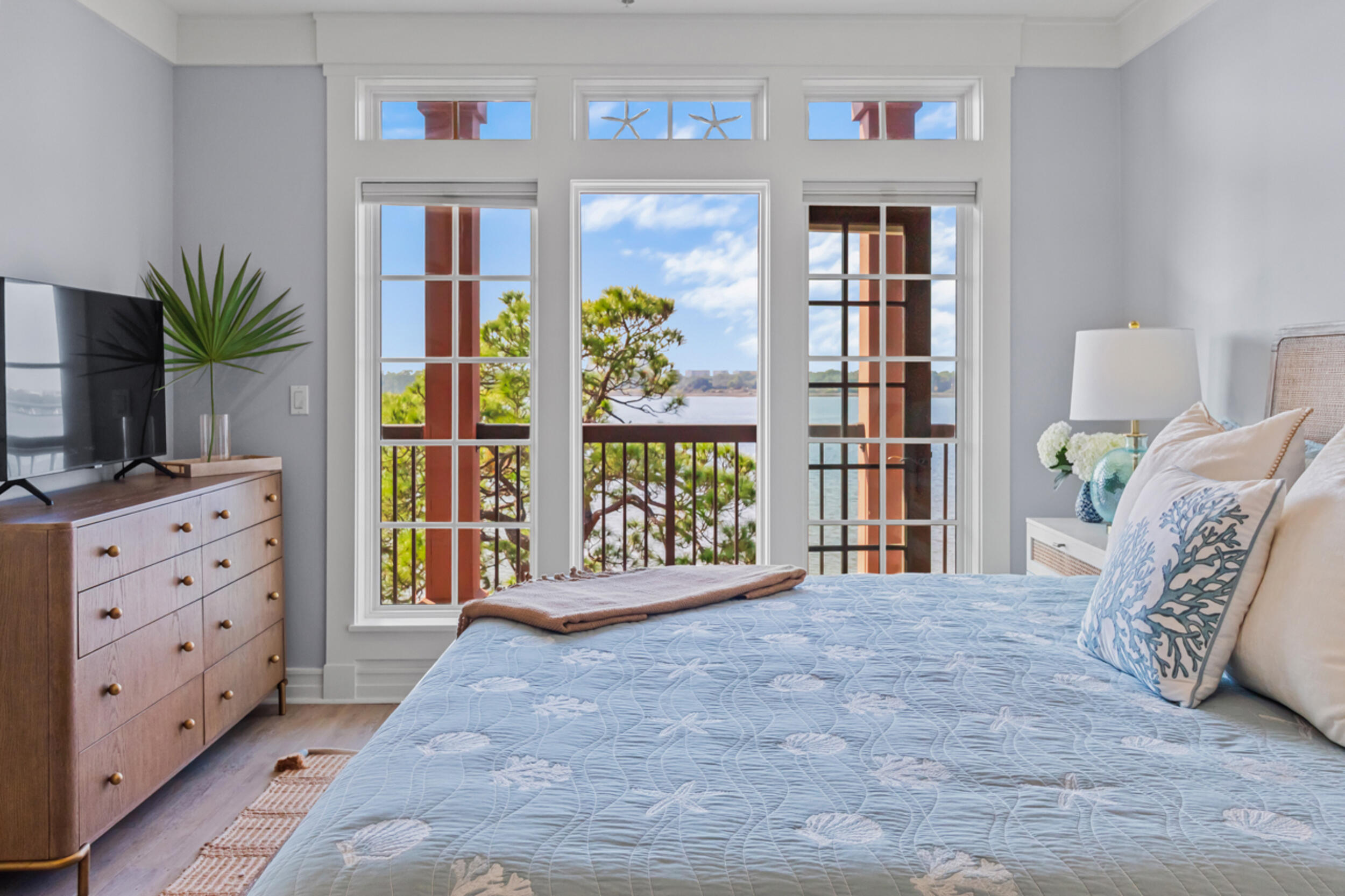 LAKESIDE LODGE AT PROSPECT POINT - Residential