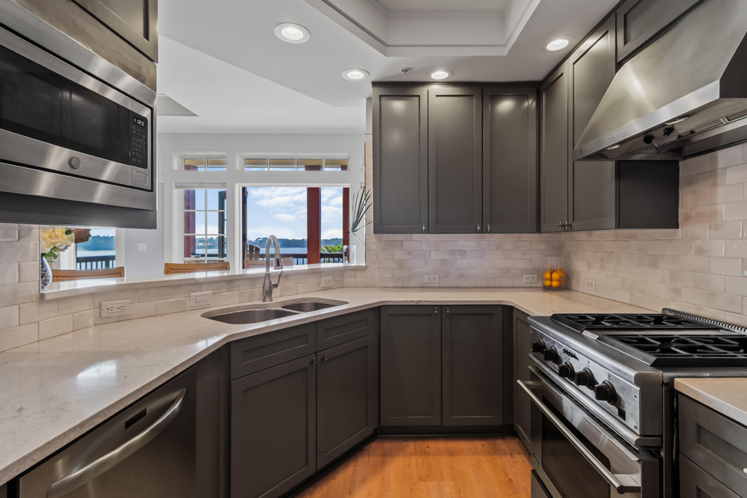 LAKESIDE LODGE AT PROSPECT POINT - Residential