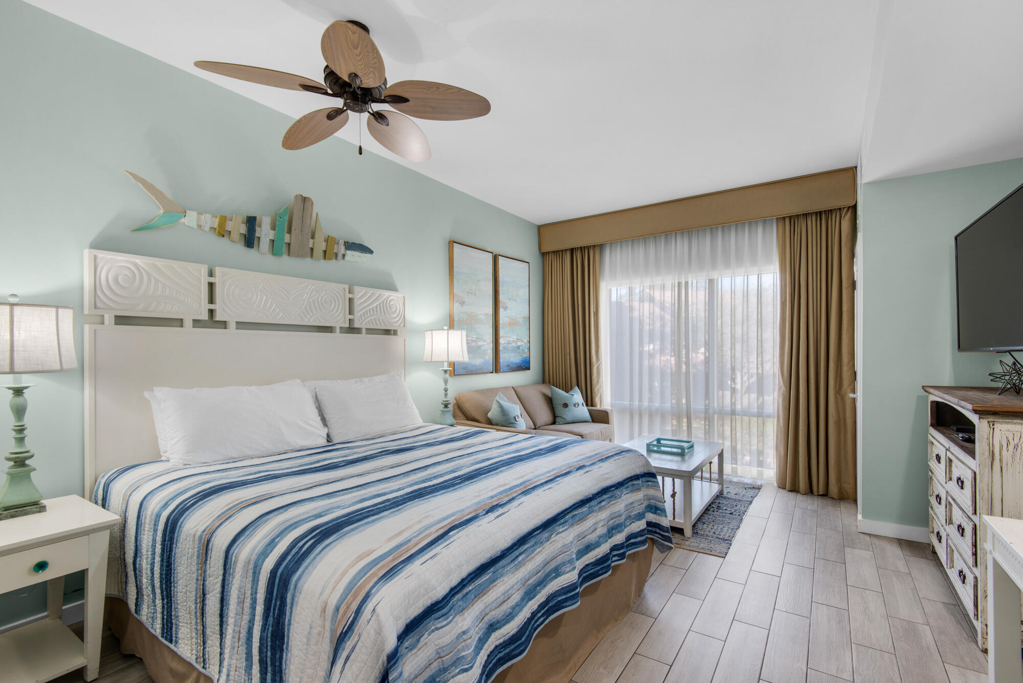 Proven income history grossing $45K-$50K annually over the past 4 years. This fully furnished studio features recent upgrades including a new water heater, mattress and bed frame and sleeper couch. The building exterior was repaired and upgraded in 2025, adding long-term value. Rental ready with consistent returns.