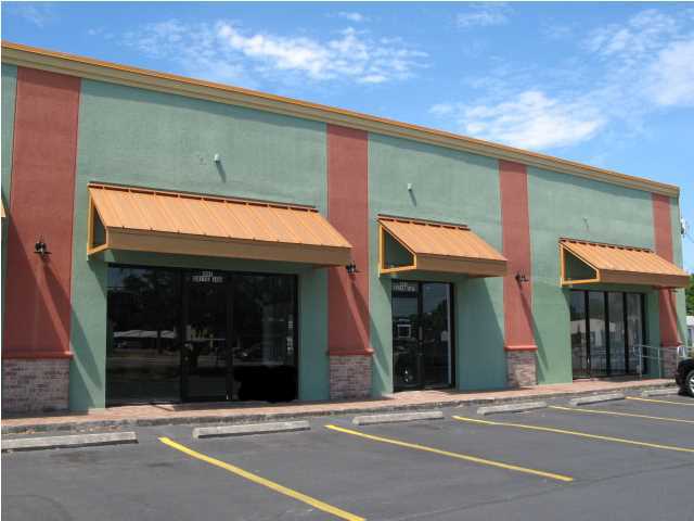 Located in City Plaza one block west of Publix. This unit faces Racetrack Road in a well maintained property. Easy access and plenty of parking. The unit next door is also available if additional space is needed. This unit also has access to a loading dock.