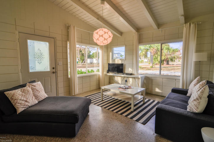 LAGUNA BEACH ESTATES - Residential