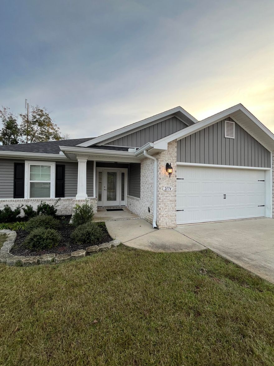 Open floor plan gorgeous 3 year old home conveniently located to Eglin and Hurlburt AF bases.  9 ft. ceilings, with tile flooring thru out home and carpet in bedrooms. Granite counter tops in kitchen and baths, Check out the kitchen with all stainless appliances, gorgeous cabinetry, and island.  3 bedroom, 2 bath but also has a 'flex' room that could be used as a 4th bedroom/office.