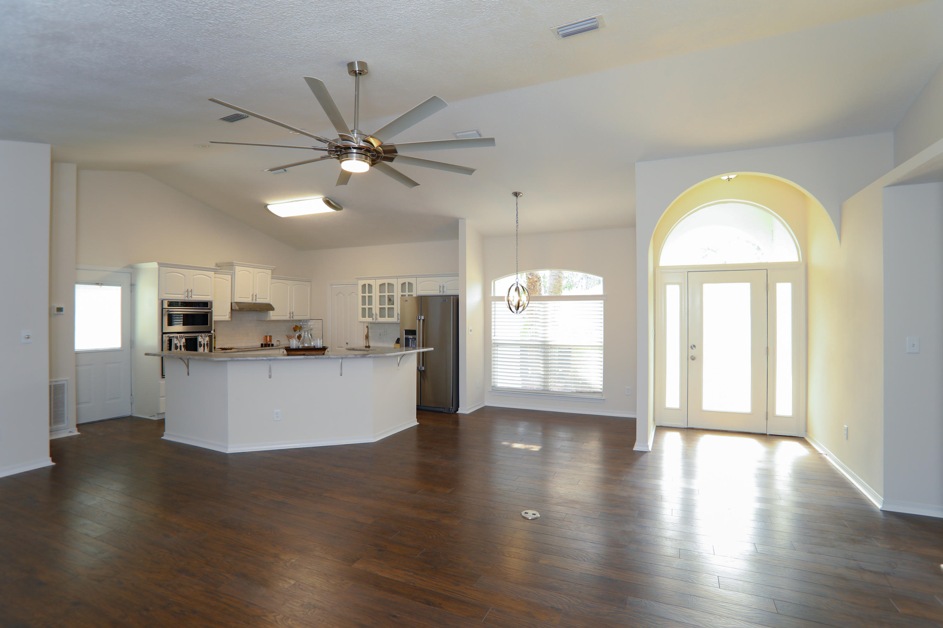 SMUGGLERS COVE - Residential