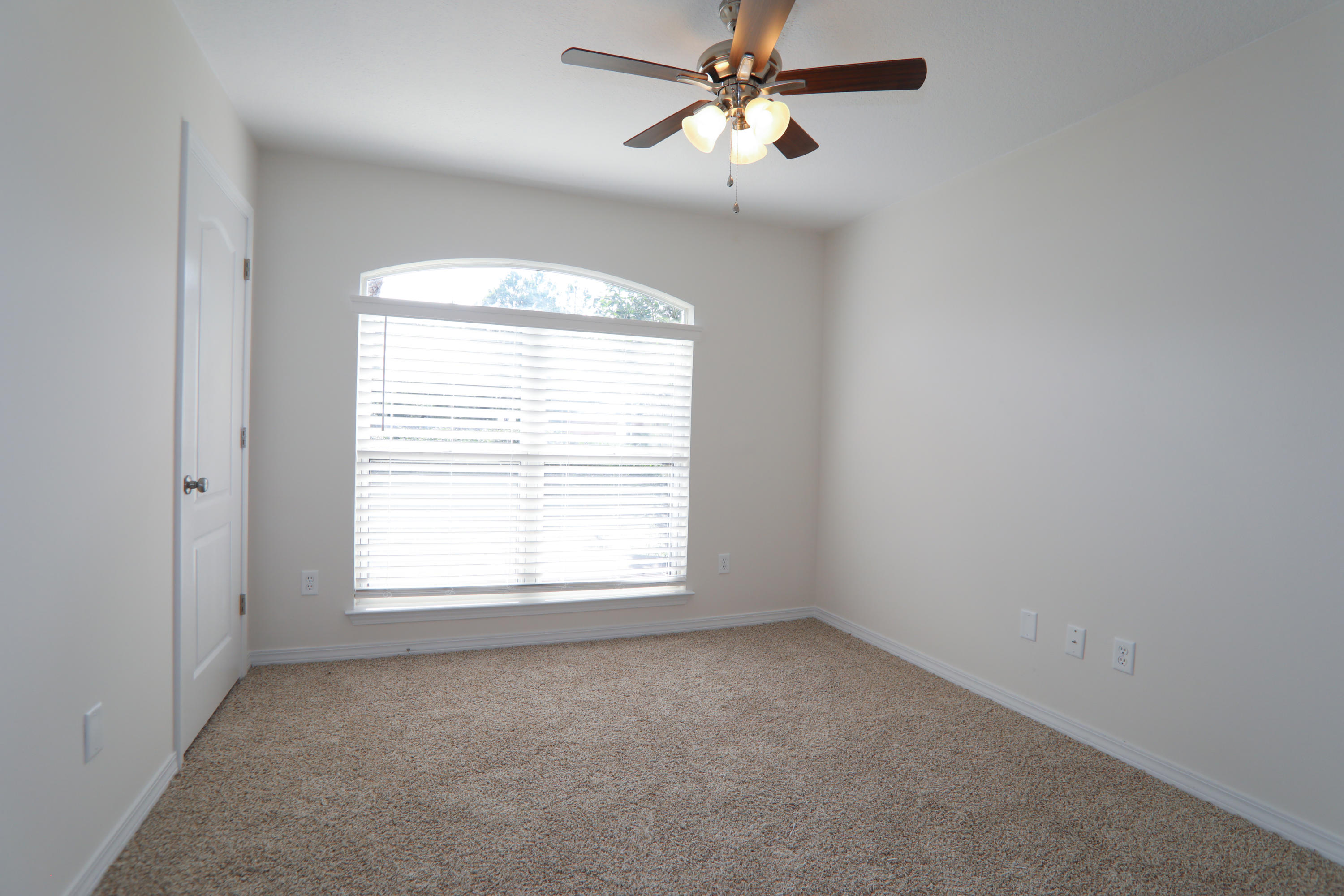 SMUGGLERS COVE - Residential