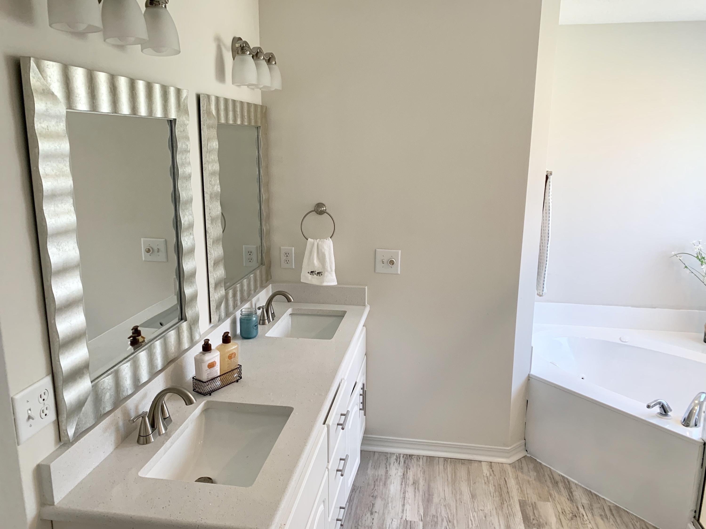 SMUGGLERS COVE - Residential