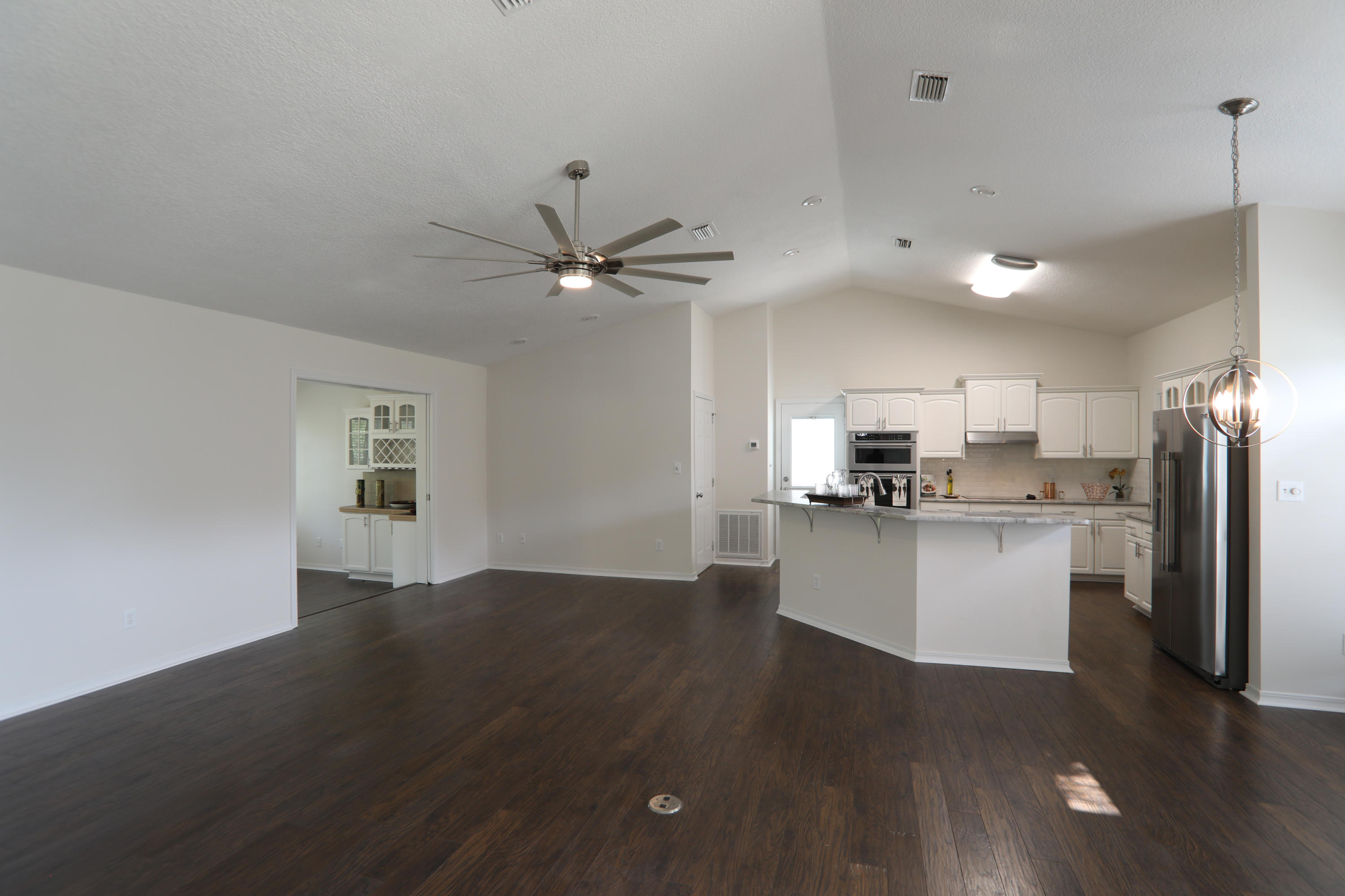 SMUGGLERS COVE - Residential