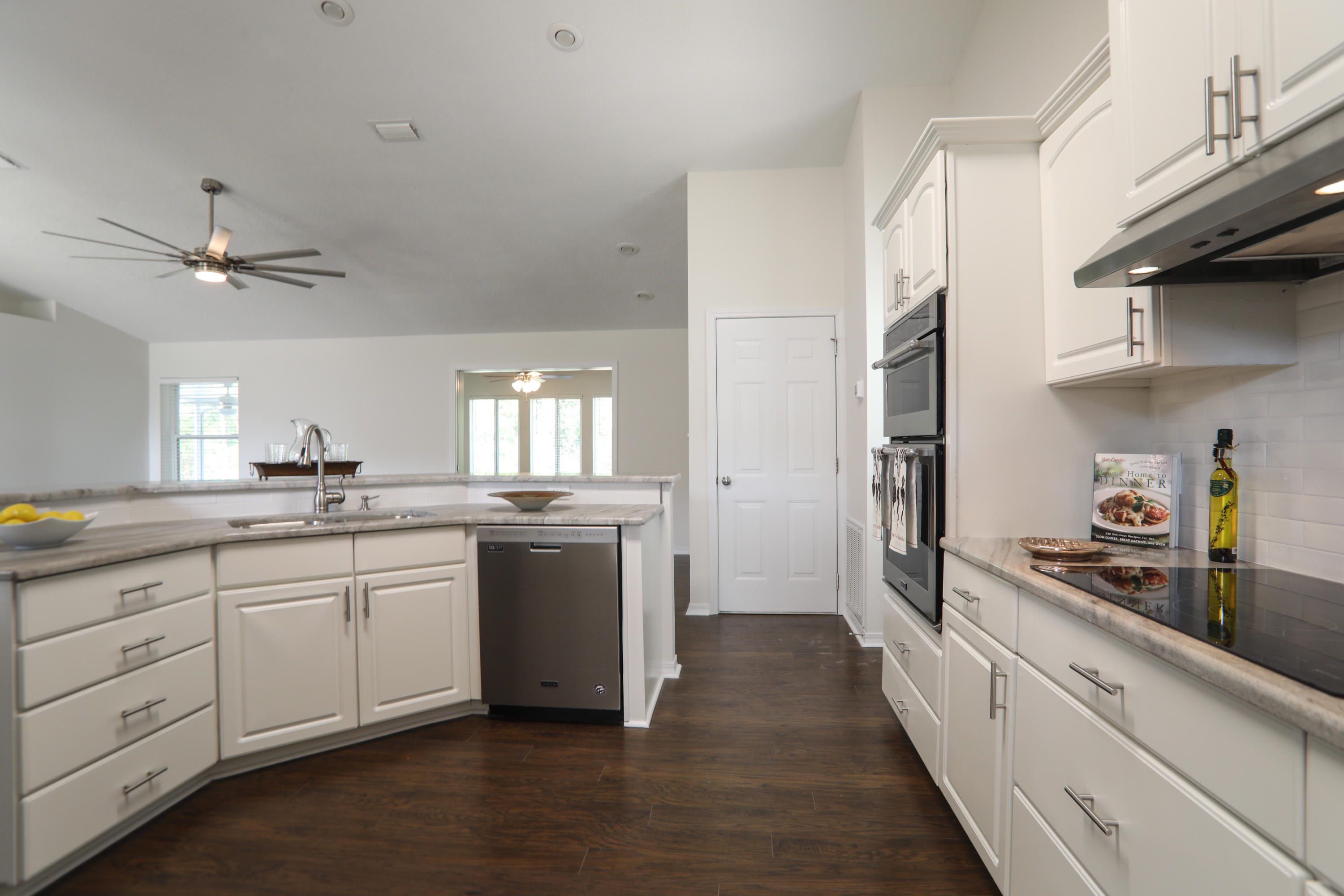 SMUGGLERS COVE - Residential