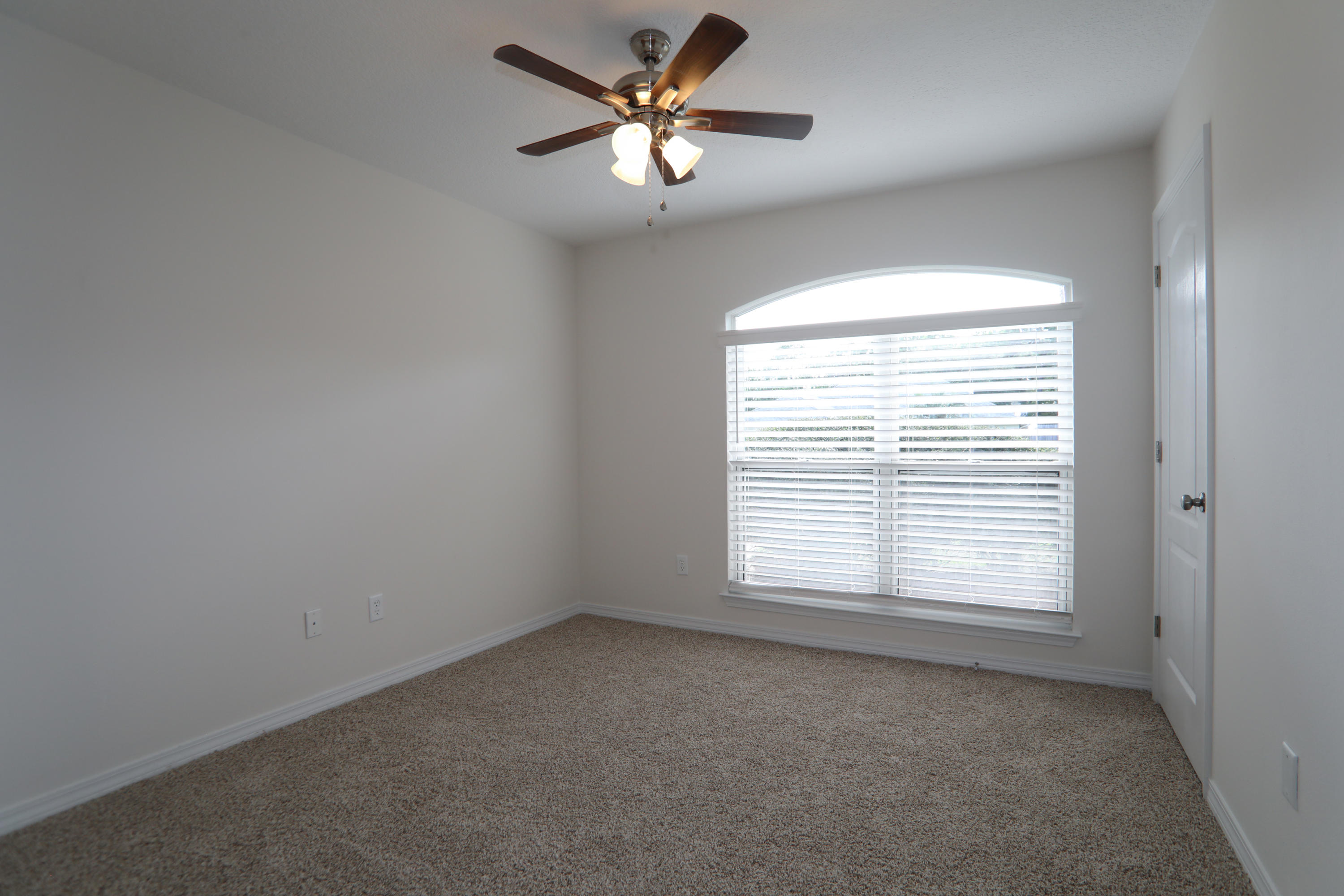 SMUGGLERS COVE - Residential