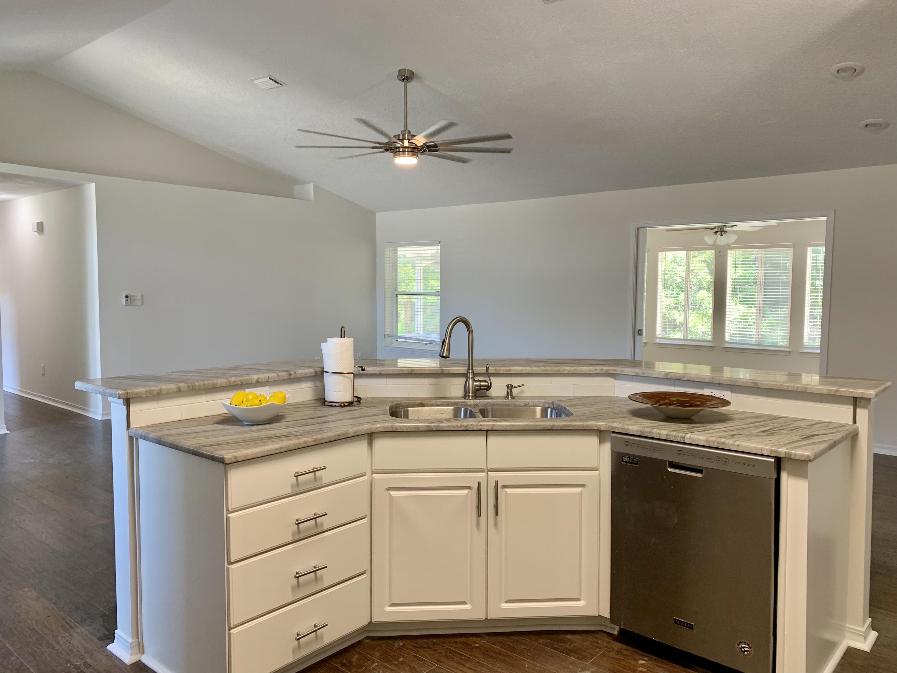 SMUGGLERS COVE - Residential