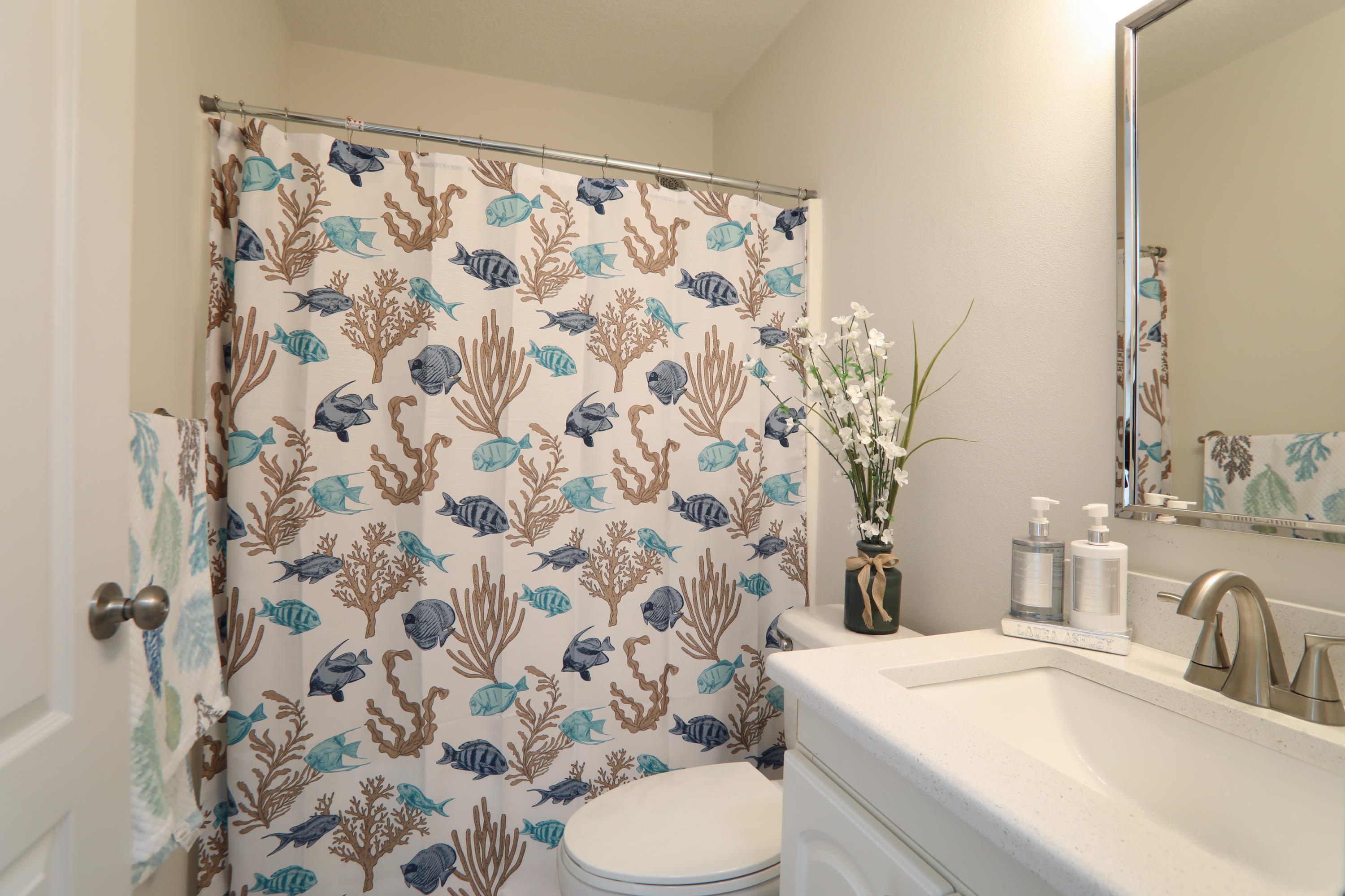 SMUGGLERS COVE - Residential