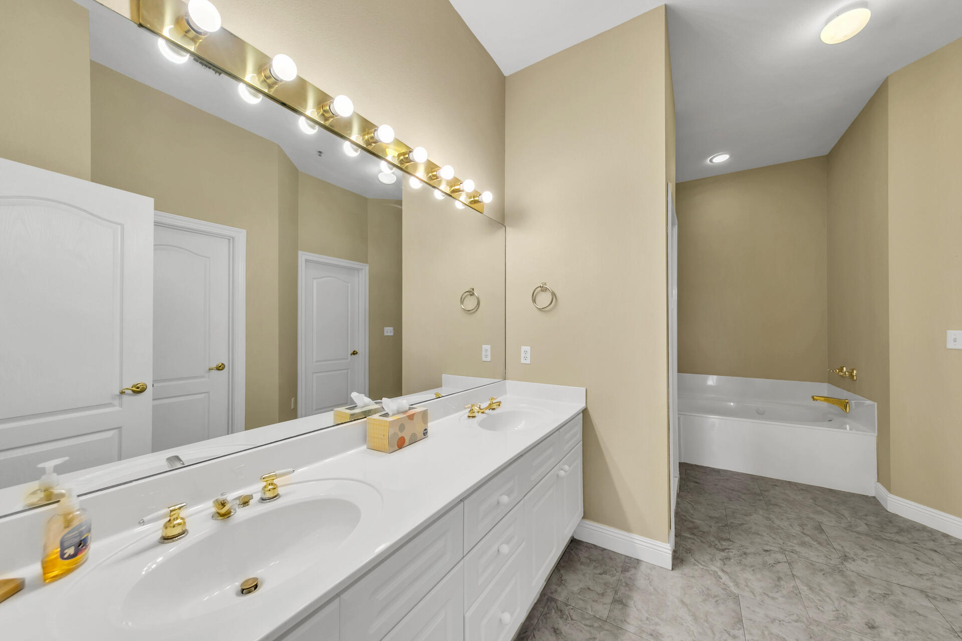 SEASCAPE CONDO PH 10 - Residential