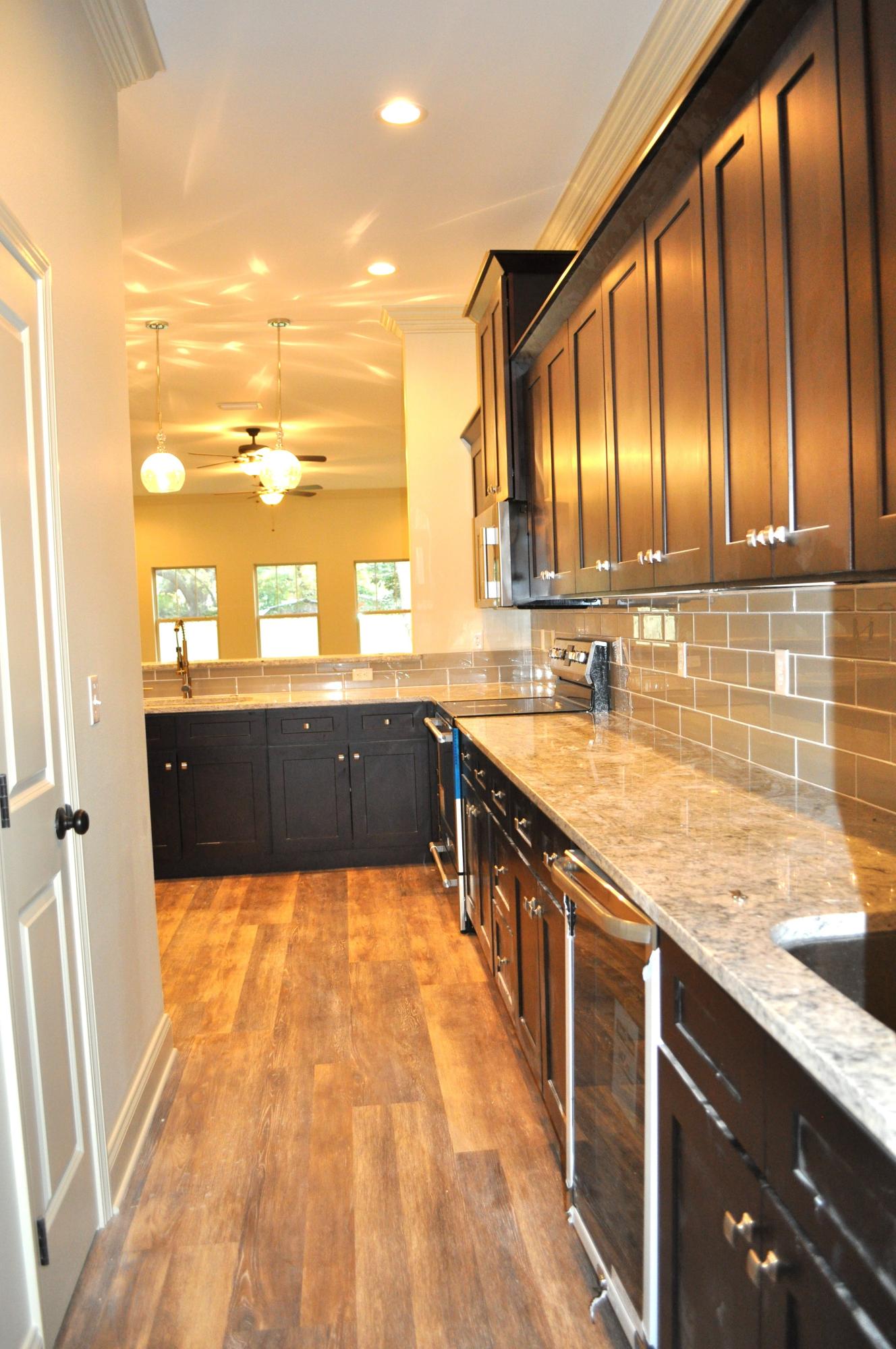 ELLIOTTS POINT - Residential