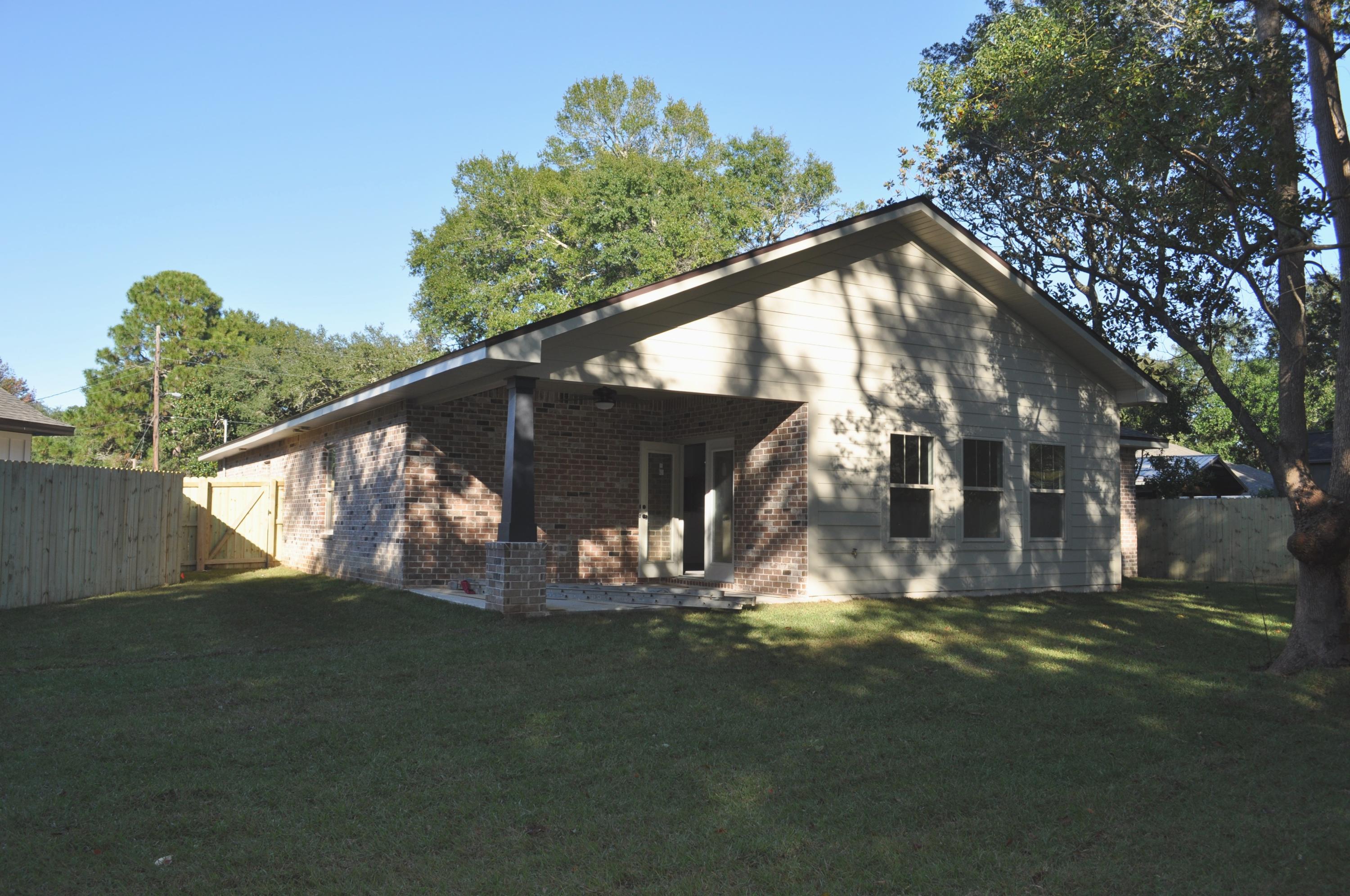 ELLIOTTS POINT - Residential