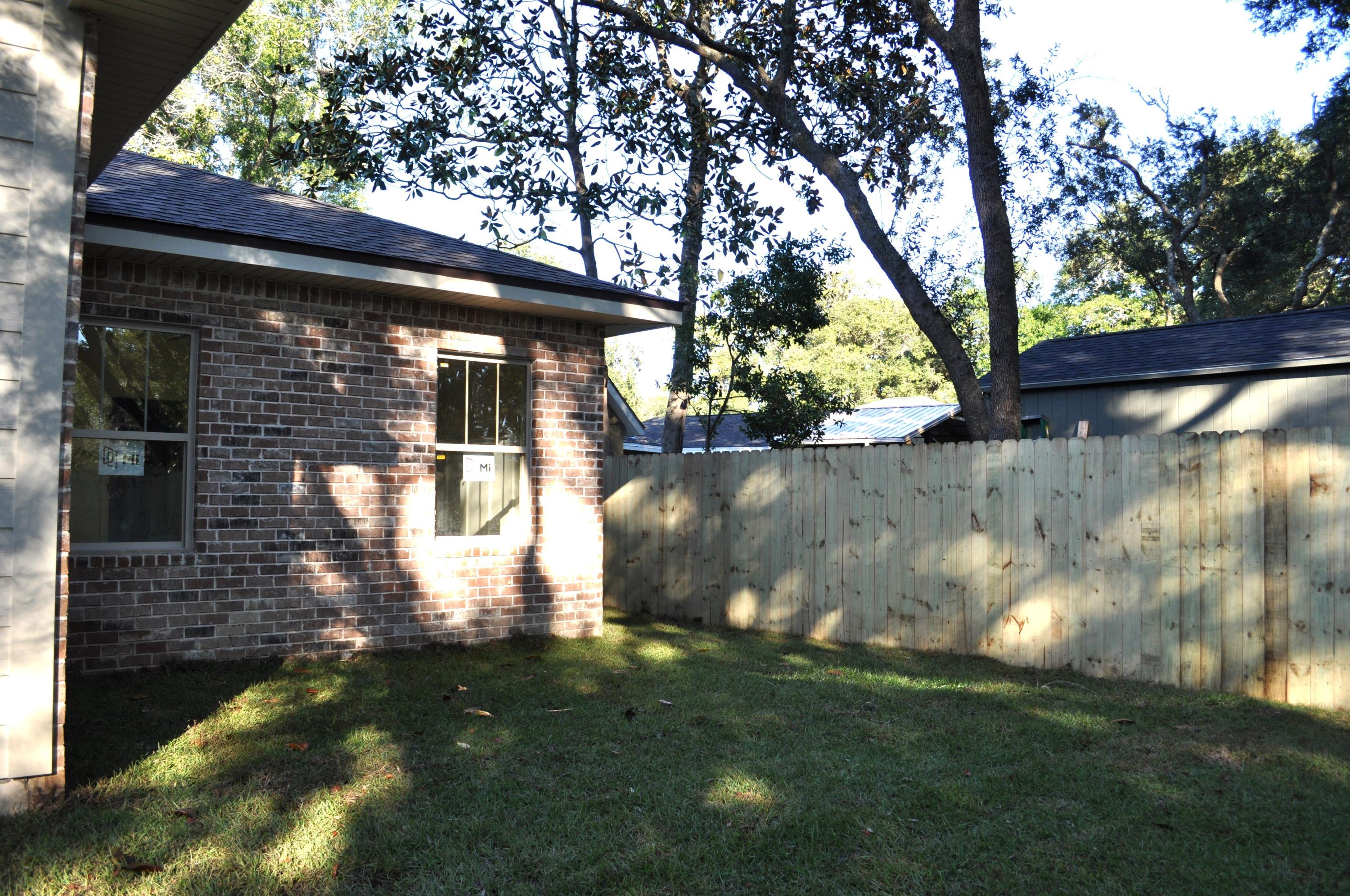 ELLIOTTS POINT - Residential