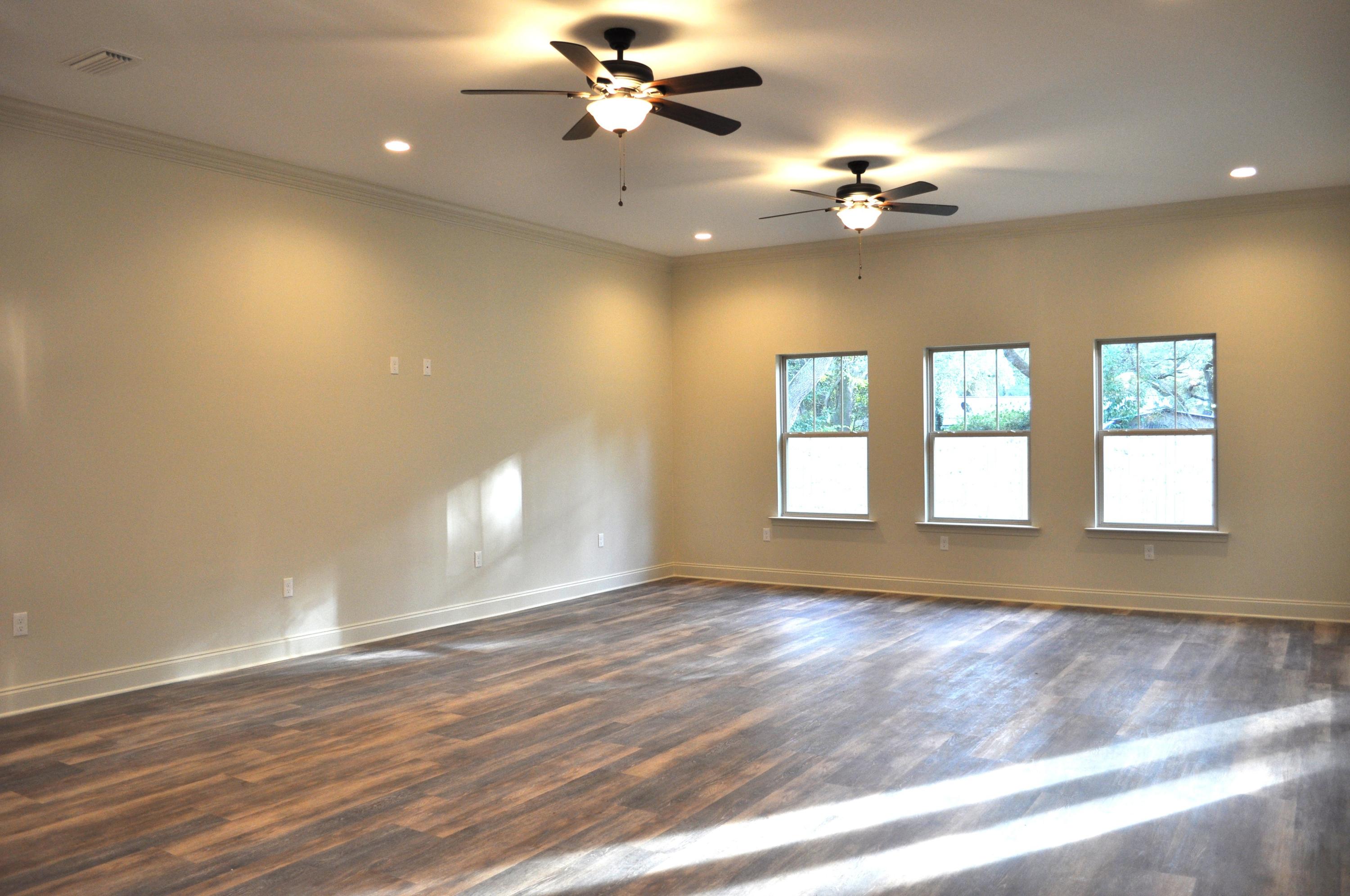 ELLIOTTS POINT - Residential