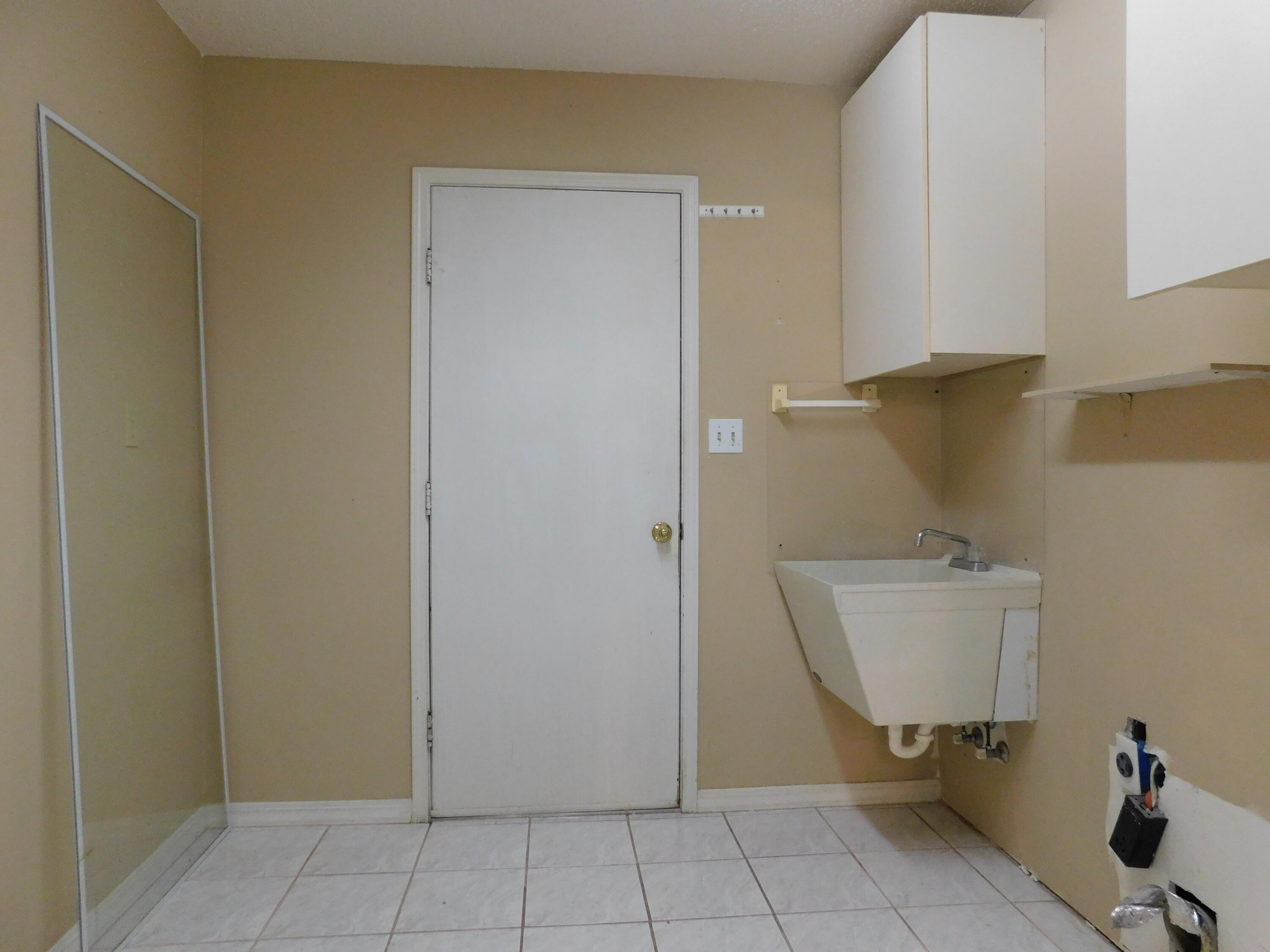 ROBLEDAL ESTATES UNIT 5 - Residential