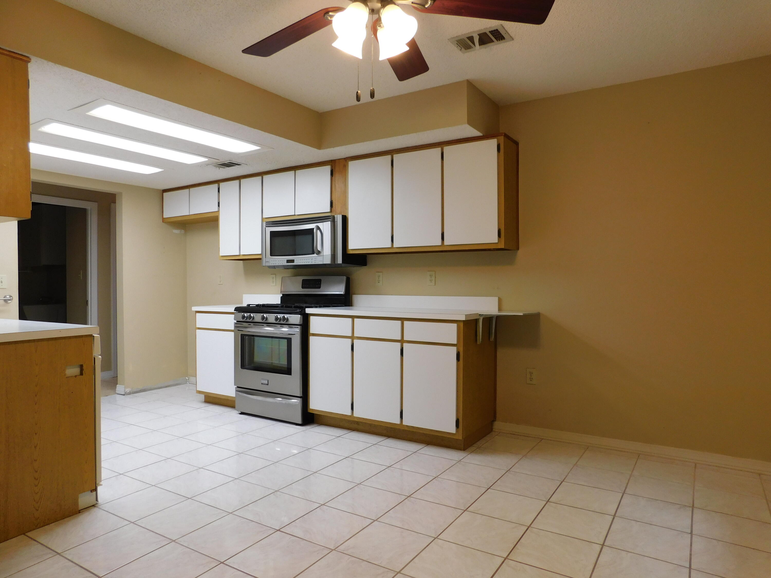 ROBLEDAL ESTATES UNIT 5 - Residential