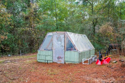 A home in DeFuniak Springs