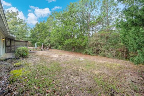 A home in DeFuniak Springs