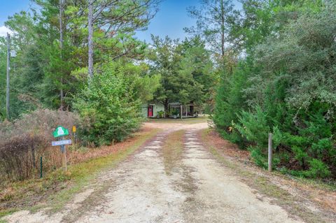 A home in DeFuniak Springs