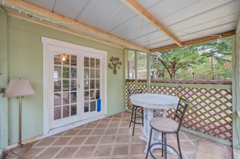 A home in DeFuniak Springs