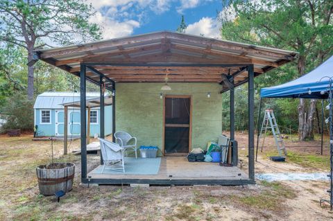 A home in DeFuniak Springs