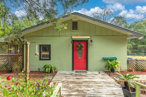 A home in DeFuniak Springs