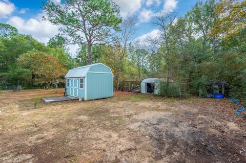 A home in DeFuniak Springs