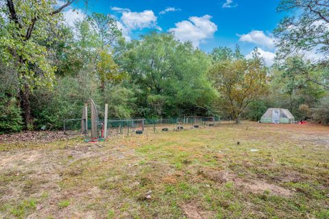 A home in DeFuniak Springs