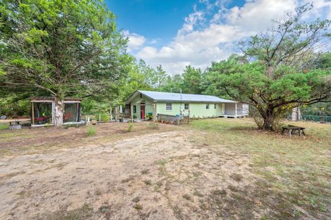 A home in DeFuniak Springs