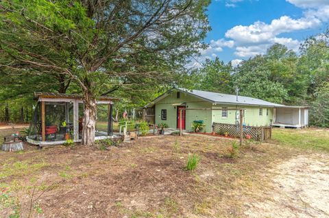 A home in DeFuniak Springs