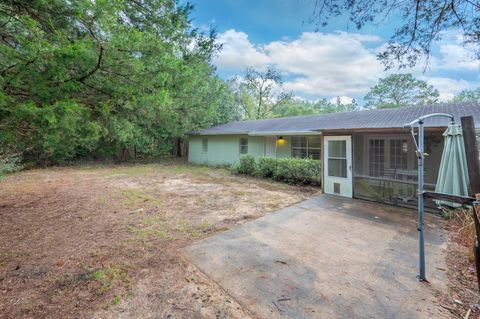 A home in DeFuniak Springs