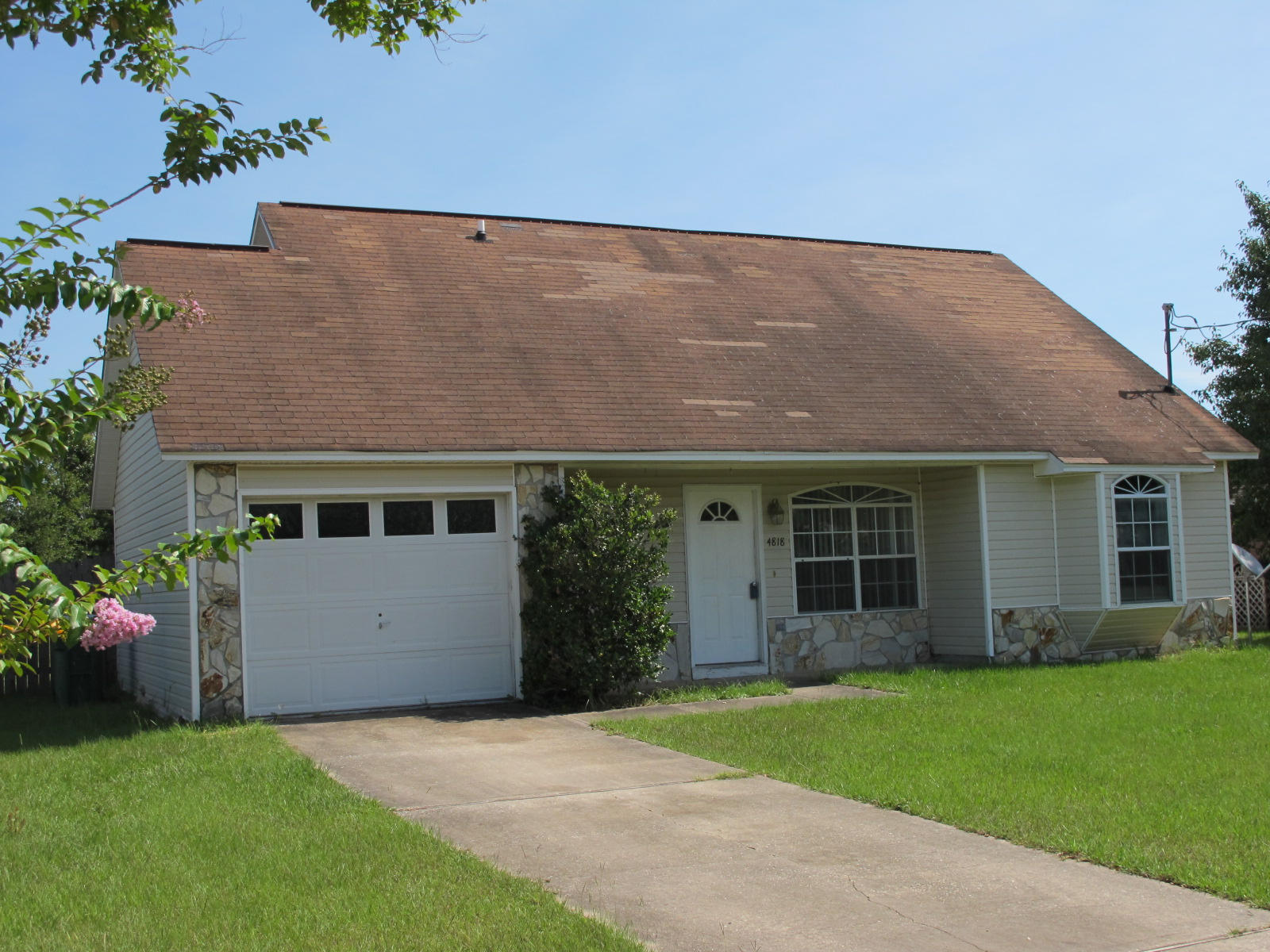 Short Sale. This delightful home needs sprucing up and a new roof, but could shine! The huge lot, over 1/3 acre, includes an enormous fenced back yard. Inside, find hardwood floors that need refinishing, a charming tiled kitchen with window overlooking the back yard, and stainless refrigerator. The master bedroom upstairs is very private and roomy, with walk-in closet. New air conditioner April 2013. Roof bid is $7520, see Estimate/Bid in Documents. Other repairs needed include fogged windows, etc. Easy commute to Eglin Air Force Base, Duke Field or 35 minutes to the beach through new connector. Buyer to verify all data. Square footage source Okaloosa Property Appraiser website. Buyer to rely solely on own appraisal for square footage and own survey for lot size.