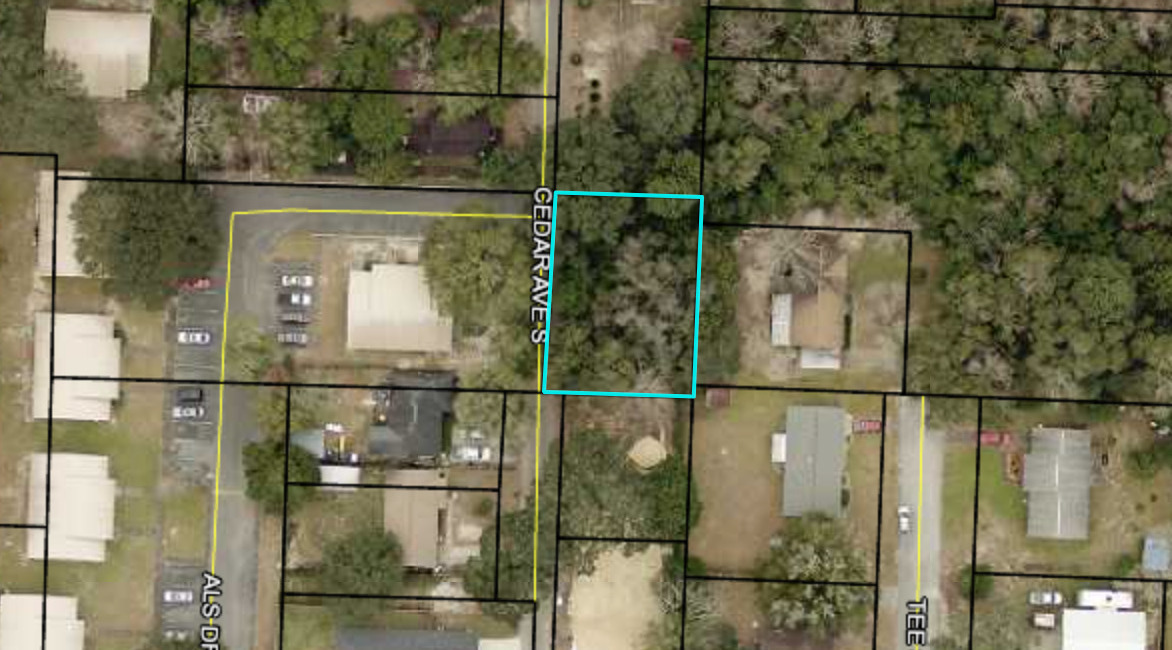 Opportunity knocks! This lot is located right in the heart of Niceville. Close to Shopping, public boat launch, and Eglin AFB. Buyer to verify all and anything important to them.