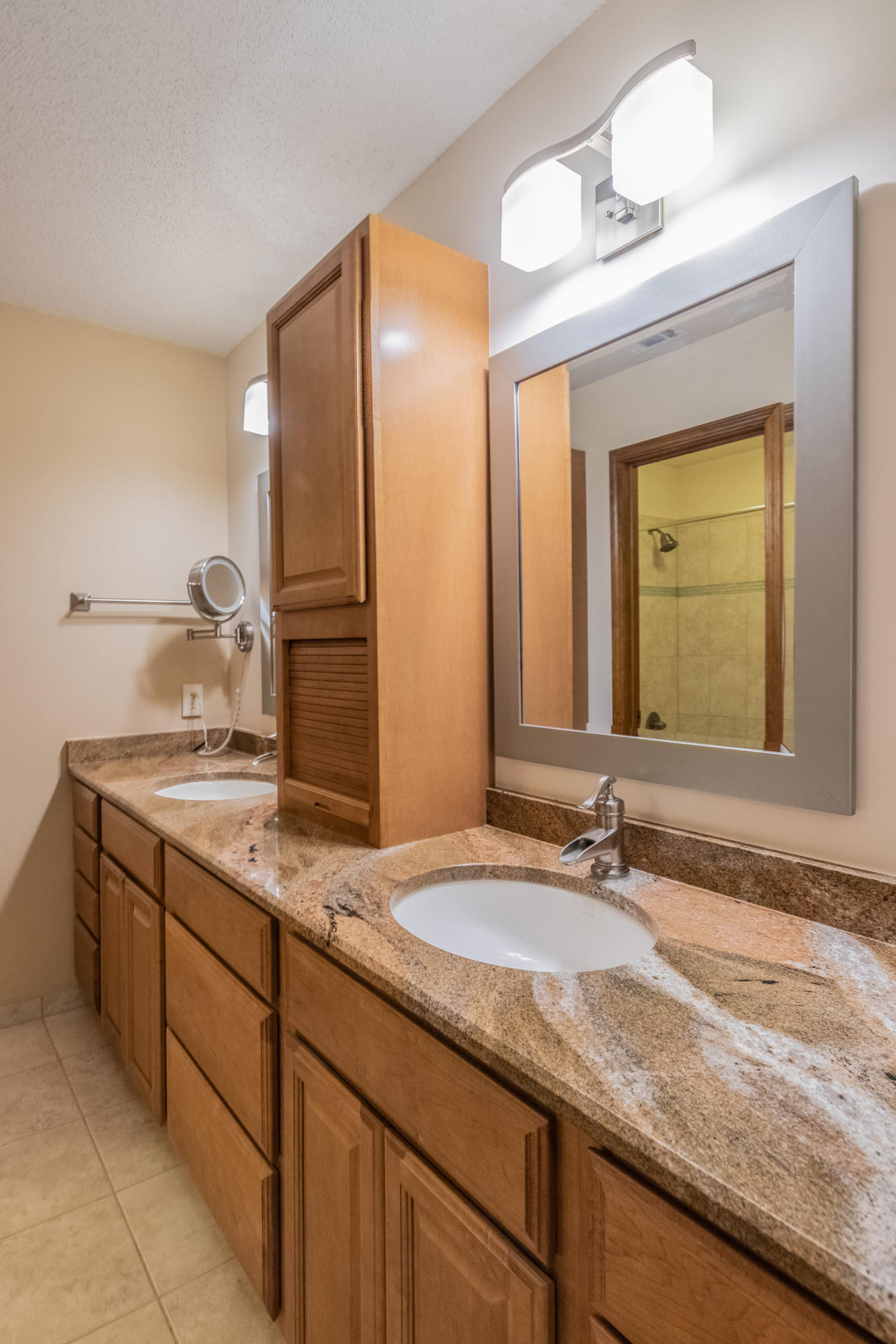 SEC/T LAKE LORRAINE EST 3RD - Residential