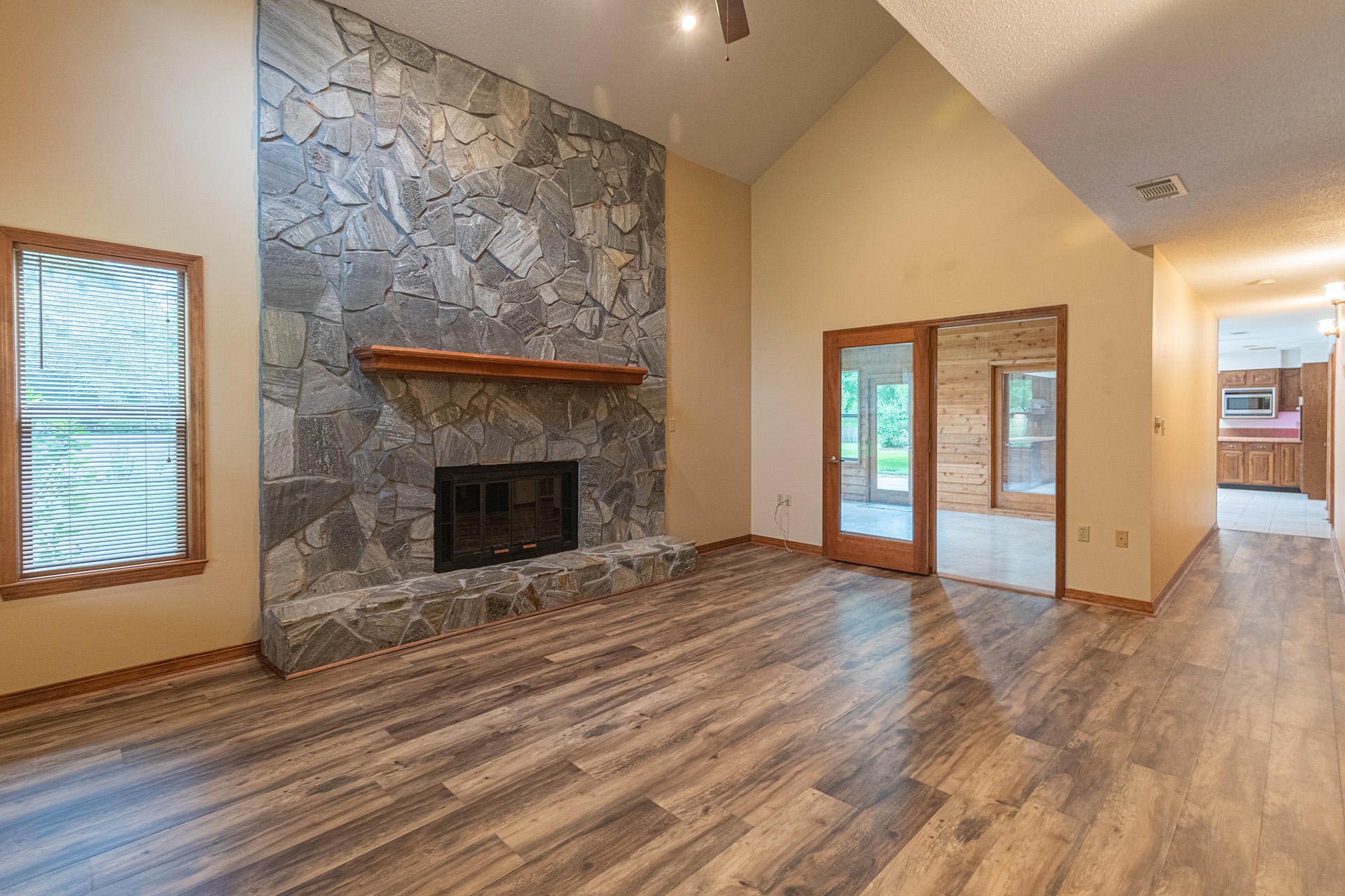 SEC/T LAKE LORRAINE EST 3RD - Residential