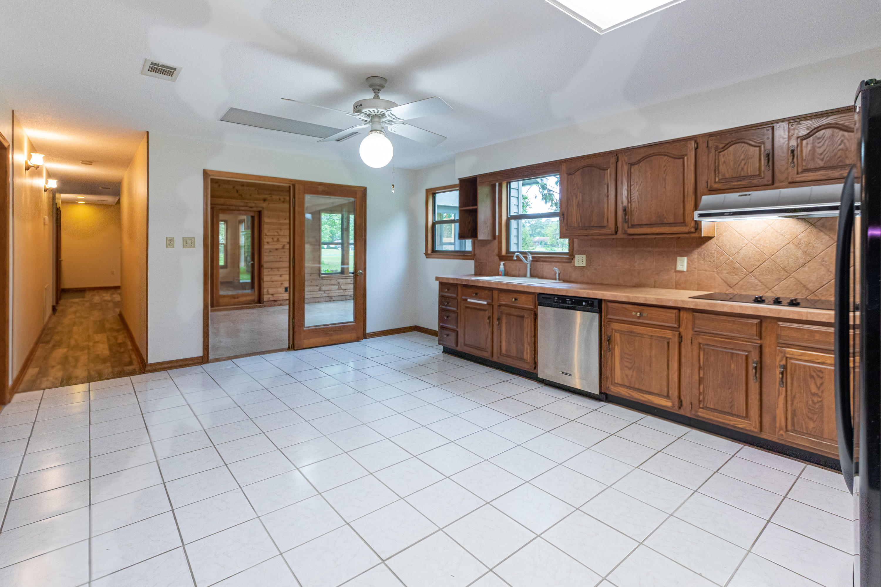 SEC/T LAKE LORRAINE EST 3RD - Residential