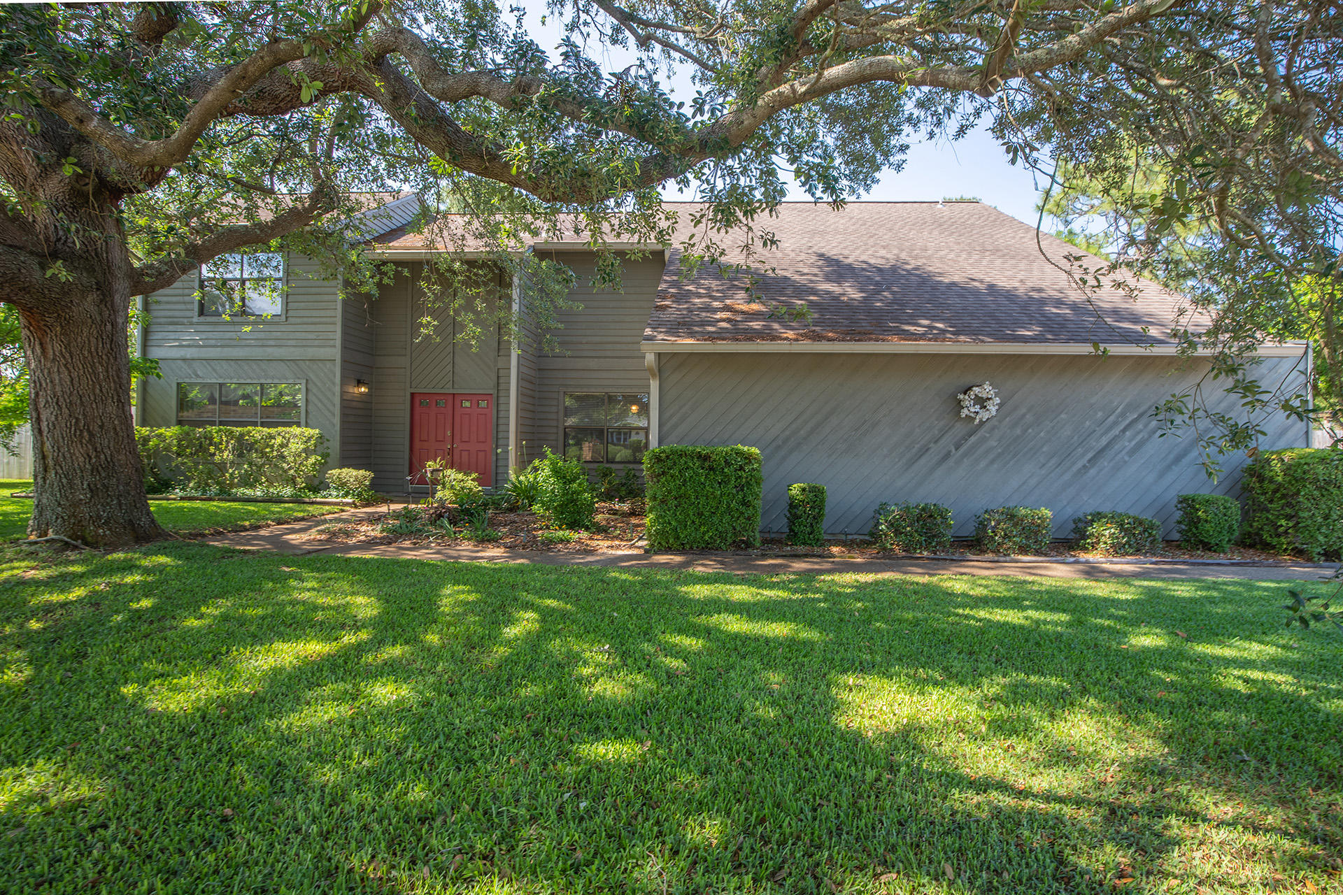 SEC/T LAKE LORRAINE EST 3RD - Residential