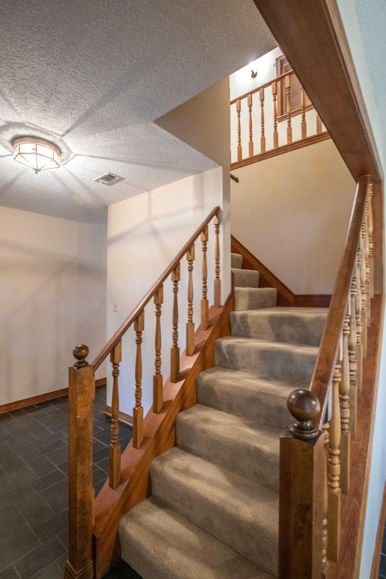 SEC/T LAKE LORRAINE EST 3RD - Residential