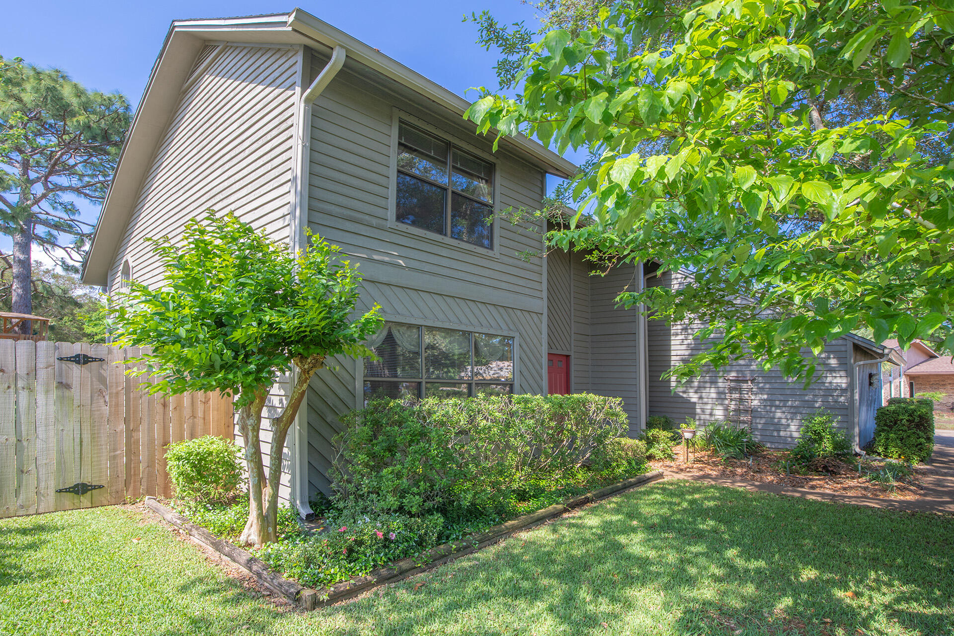 SEC/T LAKE LORRAINE EST 3RD - Residential