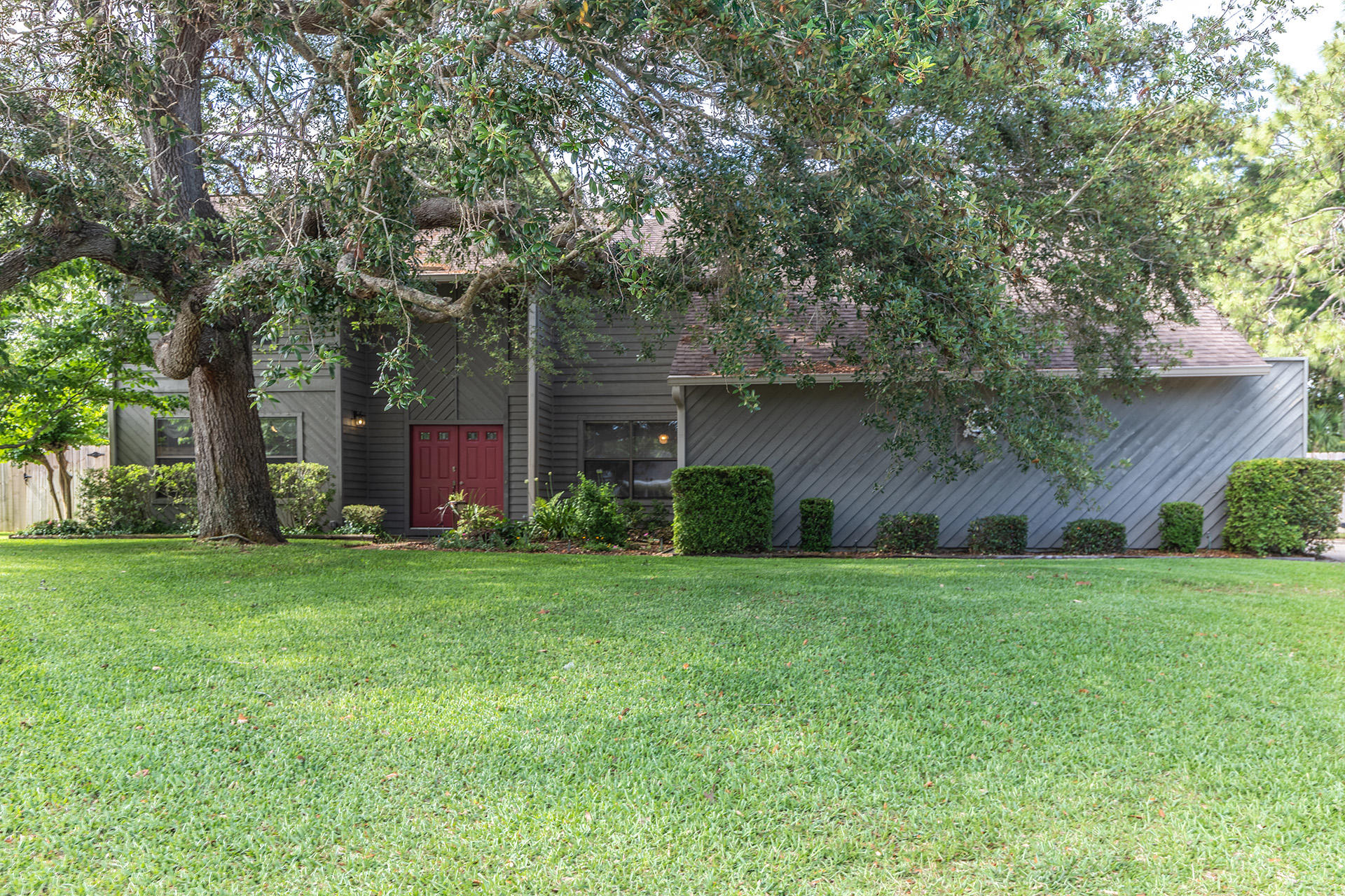 SEC/T LAKE LORRAINE EST 3RD - Residential