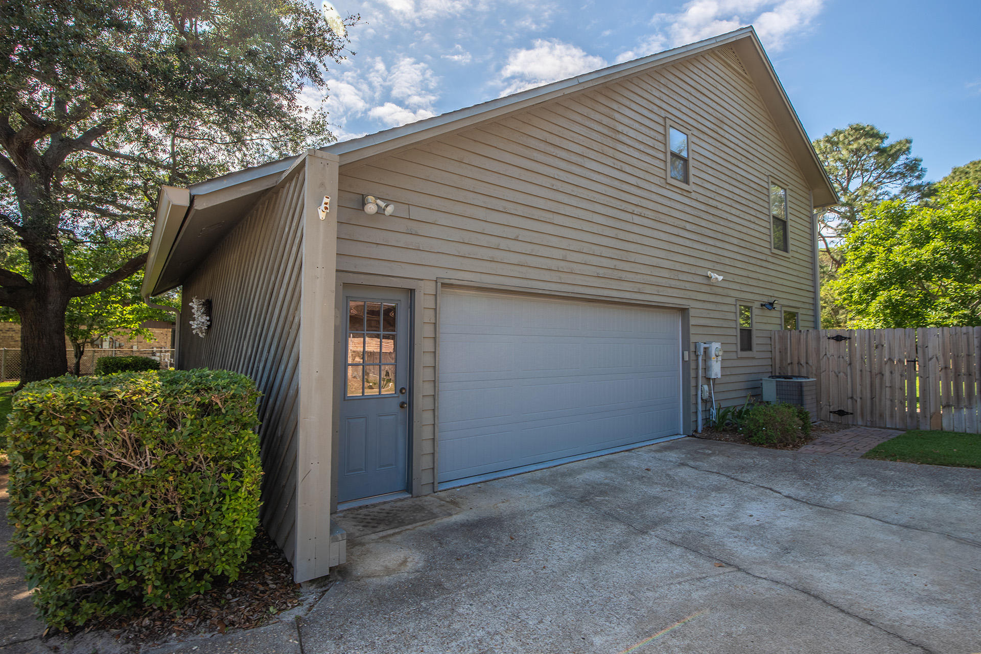 SEC/T LAKE LORRAINE EST 3RD - Residential