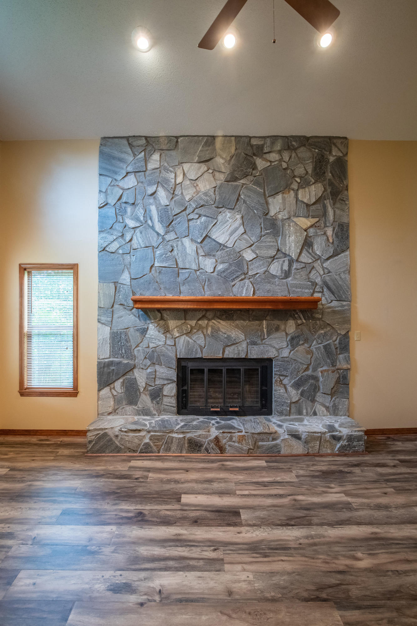 SEC/T LAKE LORRAINE EST 3RD - Residential